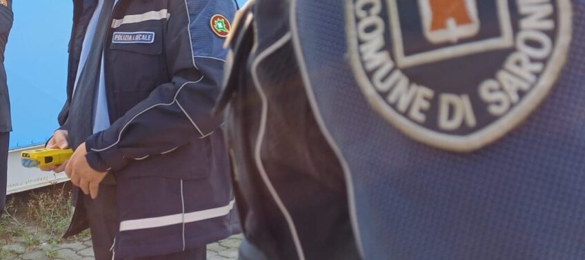 Saronno, nuovi strumenti per la sicurezza: gli agenti pronti all’uso del Bola wrap